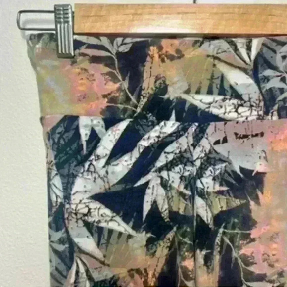 Mahari Moda Intima Tropical Print Stretch Yoga Pants Size Medium - Picture 2 of 9